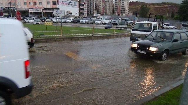 Edremit’te Yağmur Hayatı Olumsuz Etkiledi