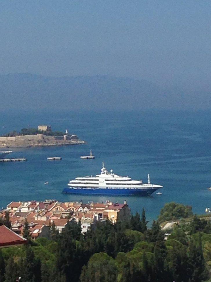 Yüzen saray Kuşadası'nda  G2