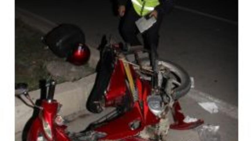 Motosiklet Kamyonete &Ccedil;arptı: 1 Yaralı