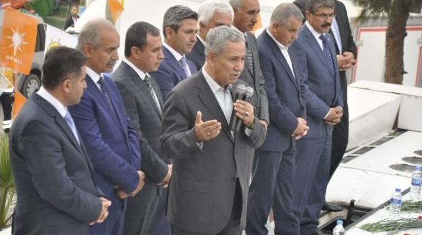 Başbakan Yardımcısı B&uuml;lent Arın&ccedil;, Kahta&rsquo;da Şehit Evini Ziyaret Etti