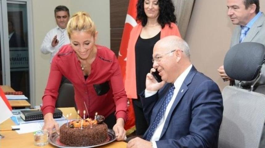 Başkan Eşkinat&rsquo;a "doğum G&uuml;n&uuml;" S&uuml;rprizi