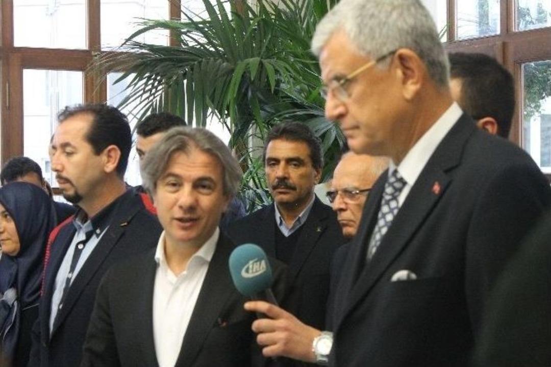 50 Yıl Sonra Aldığı Tapuyu 7 Yaşındaki Kızına Hediye Etti