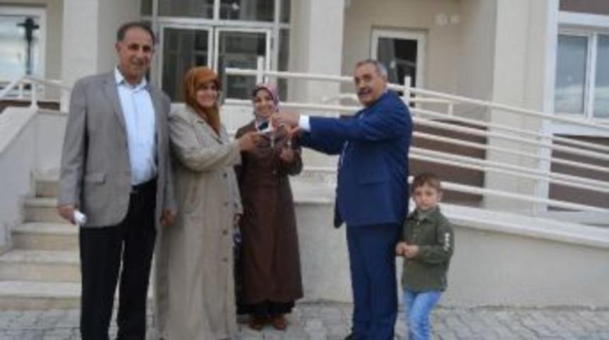 Tercan&rsquo;dan Yapılan Toki Konutları Hak Sahiplerine Teslim Edildi