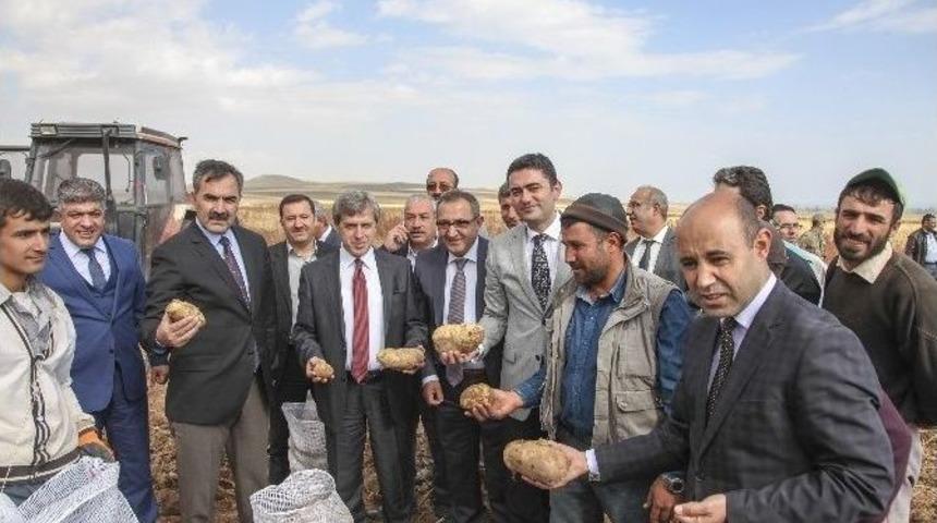 Vali &Ccedil;ınar&rsquo;dan Gen&ccedil;lere "tarıma Y&ouml;nelin" &Ccedil;ağrısı
