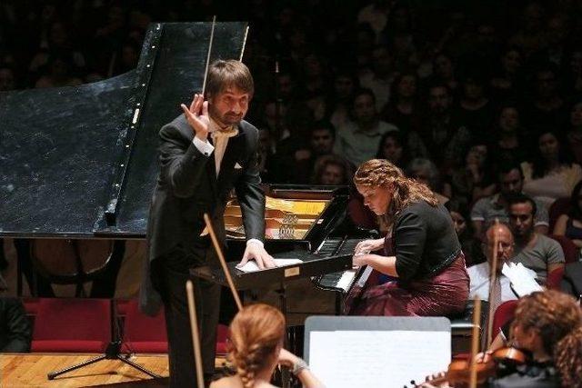 Yaşar Üniversitesi Oda Orkestrası Sezon Açılış Konserini Gerçekleştirdi