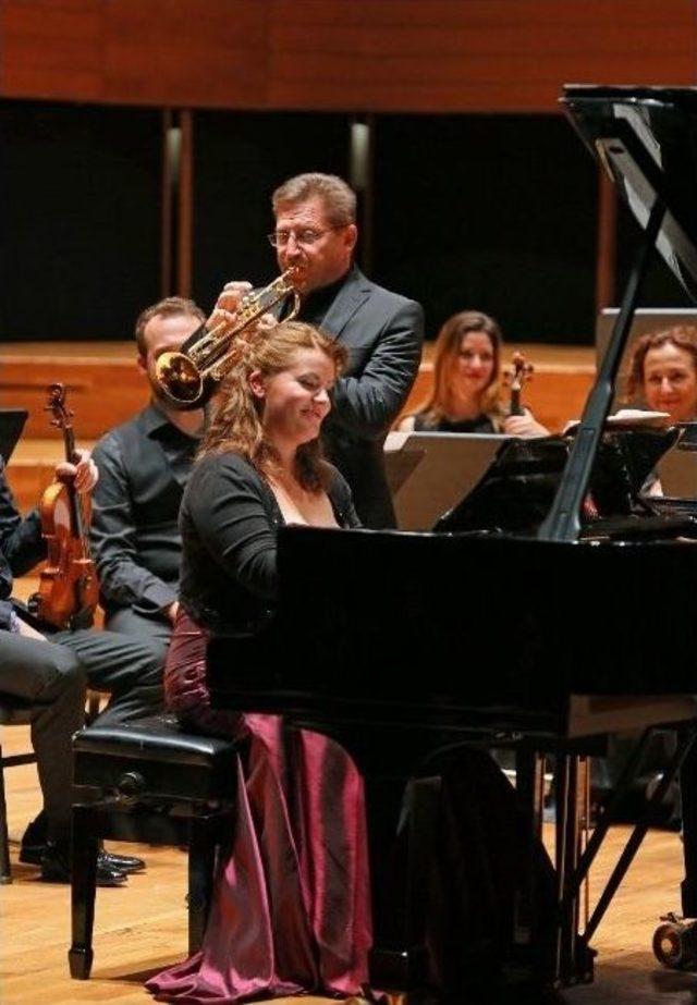 Yaşar Üniversitesi Oda Orkestrası Sezon Açılış Konserini Gerçekleştirdi