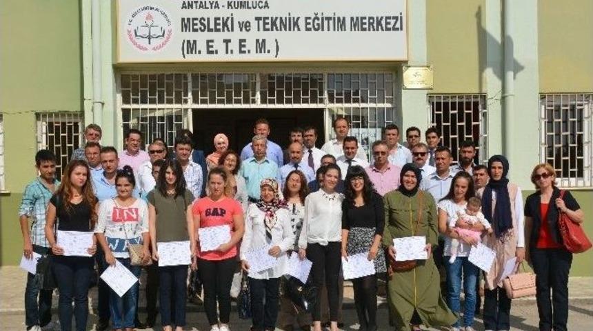 Umem Kursiyerleri Sertifikalarını Aldı.