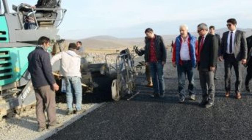 Vali Deniz, Sıcak Asfalt &Ccedil;alışmasını Denetledi