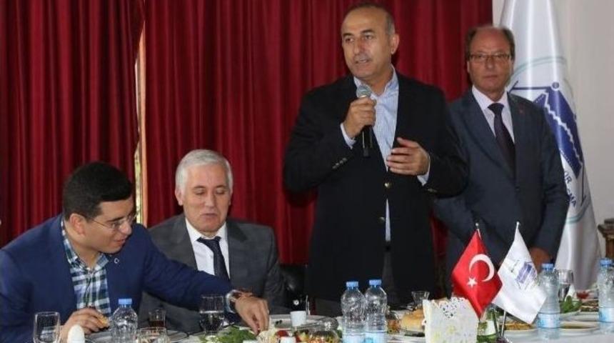 &Ccedil;avuşoğlu, Y&ouml;r&uuml;kler Derneği&rsquo;ni Ziyaret Etti