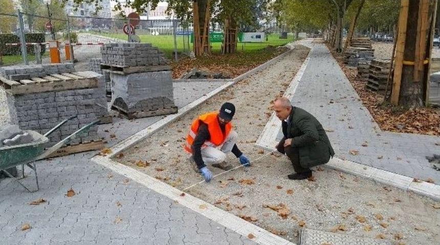 Başkan Akg&uuml;n Fransa&rsquo;da Bisiklet Yolu &Ccedil;alışmalarını İnceledi
