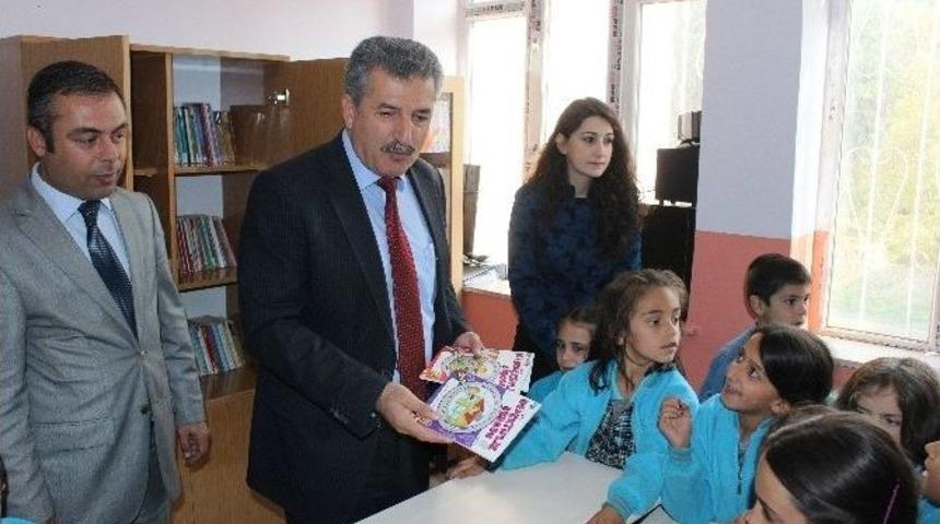 Sosyal Medya Aracılığıyla Sınıfına Kitaplık Kazandırdı