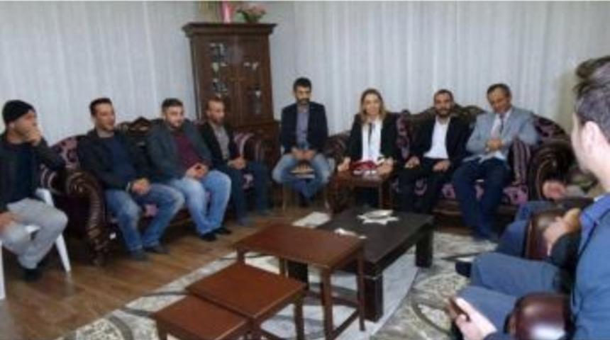 &Ouml;znur &Ccedil;alık Ev Toplantısına Katıldı