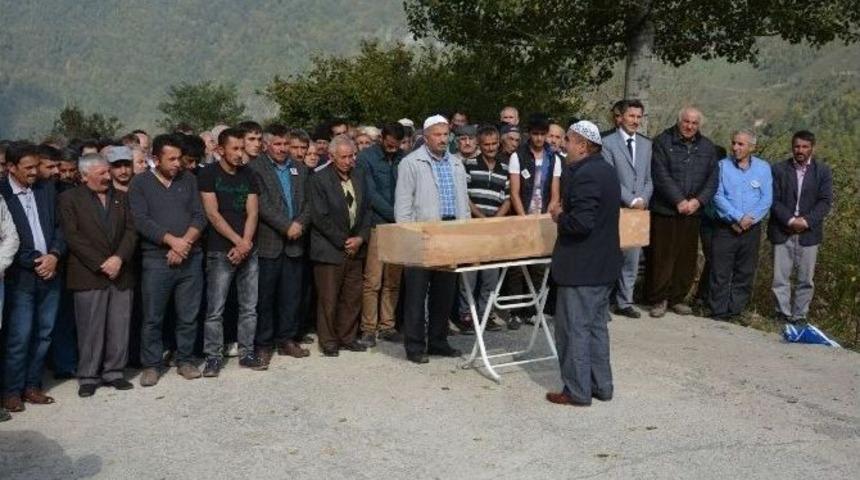 K&uuml;&ccedil;&uuml;k Se&ccedil;il G&ouml;zyaşlarıyla