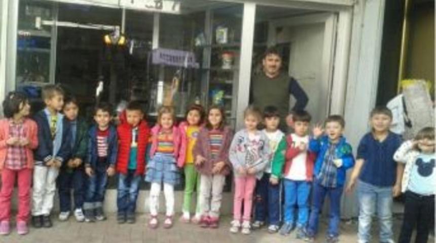 &Ouml;ğrenciler Kafes Hayvanlarını Tanıdı