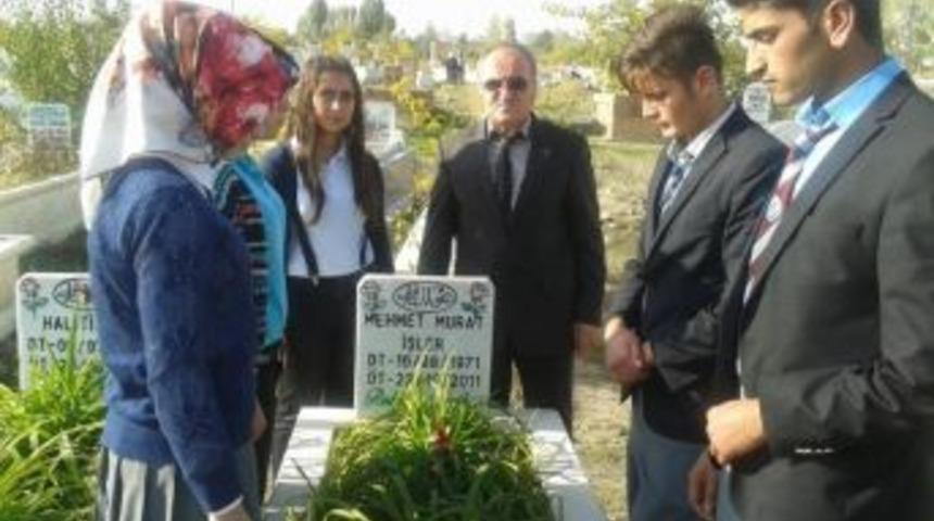 Van Depreminde Hayatını Kaybedenlere Anma