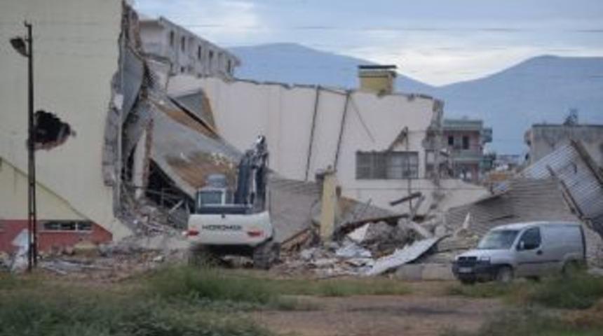 Kırıkhan Spor Salonu Yıkıldı