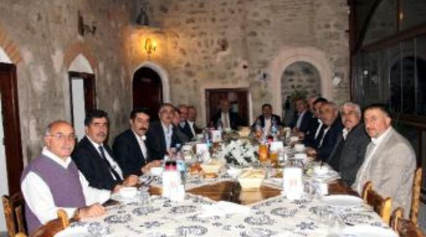 Mahalle Muhtarları, G&uuml;nlerini Kutladı