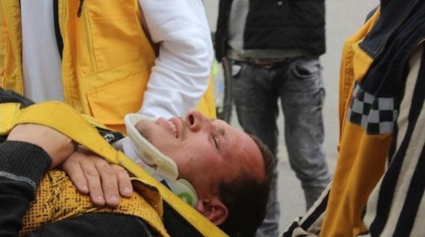 Otob&uuml;s İle Motosikletle &Ccedil;arpıştı: 1 Yaralı