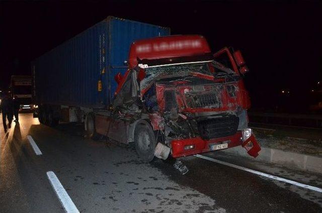 Hurdaya Dönen Tır’dan Yara Almadan Çıktı