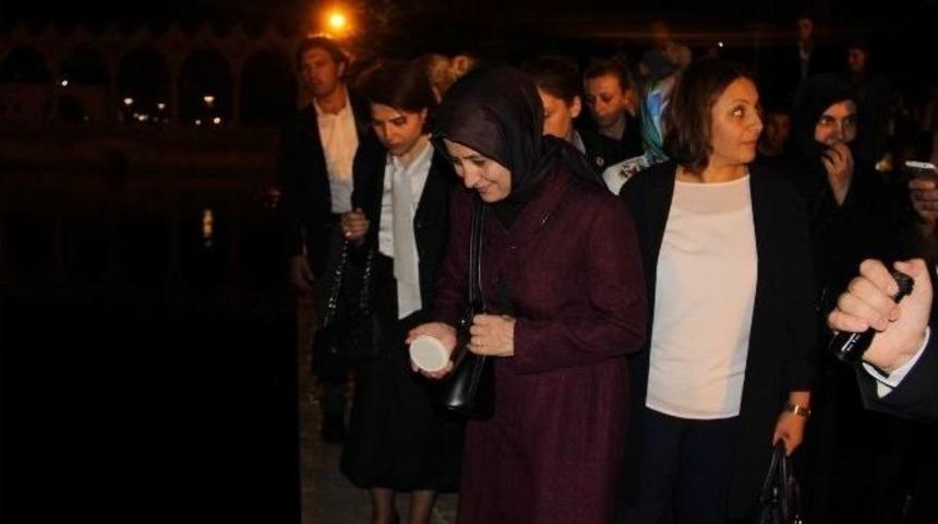 (&ouml;zel) Sare Davutoğlu Balıklıg&ouml;l&rsquo;&uuml; Ziyaret Edip Balıklara Yem Verdi