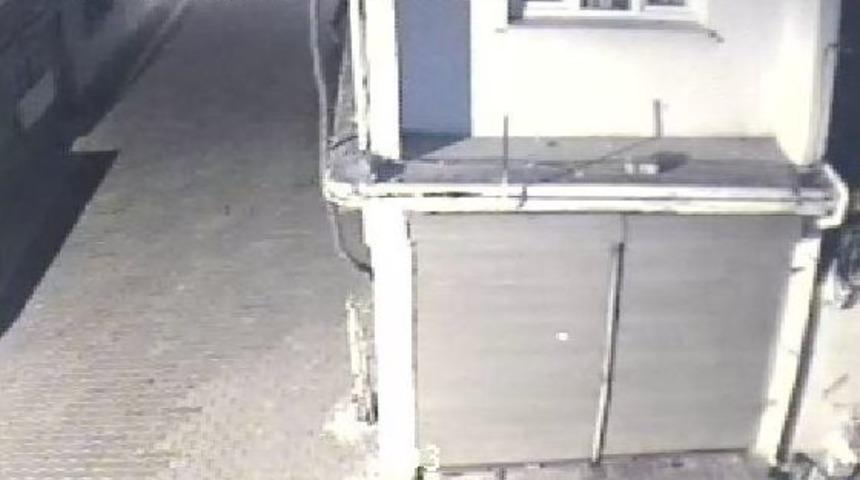 Girdiği Evin Penceresinden Atlayarak Ka&ccedil;an Zanlı Polise Yakalandı