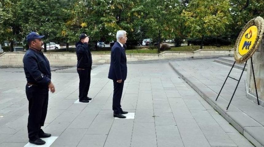 Ptt Y&ouml;neticileri Vali Ceylan&rsquo;ı Ziyaret Etti