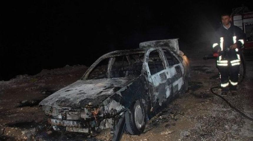 Adıyaman&rsquo;da Park Halindeki Otomobil Yandı