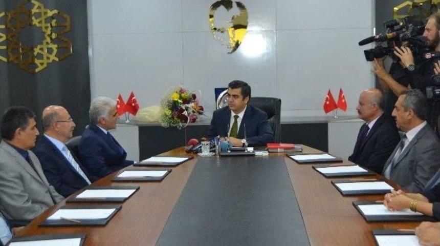 Ptt Y&ouml;neticileri Kurumun Kuruluşunun 175. Yıl D&ouml;n&uuml;m&uuml; Dolayısıyla Valiliği Ziyaret Etti