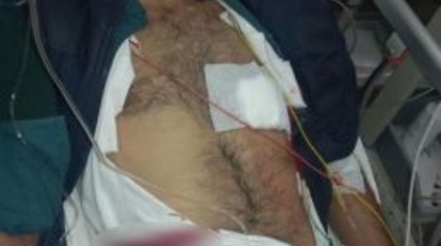 Tartıştığı S&uuml;r&uuml;c&uuml;y&uuml; G&ouml;ğs&uuml;nden Bı&ccedil;akladı