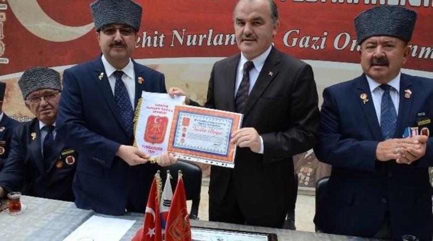 Başkan G&uuml;rlesin, Gazilere Kıbrıs Hediyesi