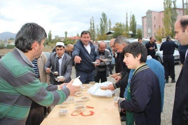 Oltu’da Cuma Namazı Sonrası Cemaate Aşüre İkramı