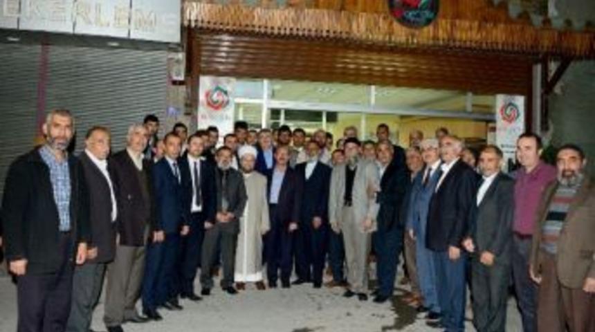 Başkan Aky&uuml;rek, G&uuml;l Gen&ccedil;lik Derneğini Ziyaret Etti