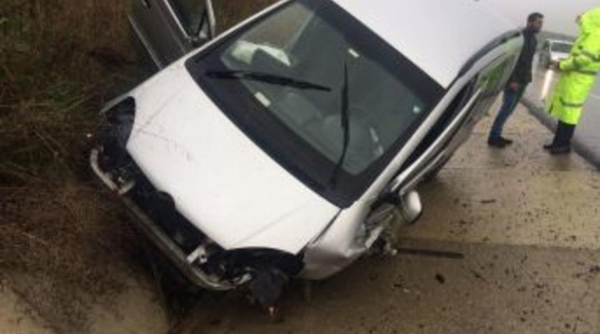 Sis Ve Sağanak Yağış Kaza Getirdi: 1 Yaralı