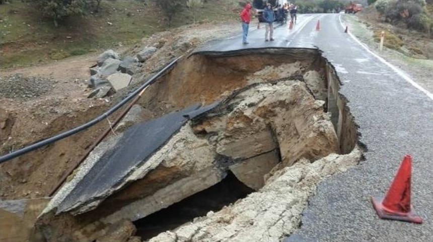 Yağmur K&ouml;pr&uuml;y&uuml; Yıktı