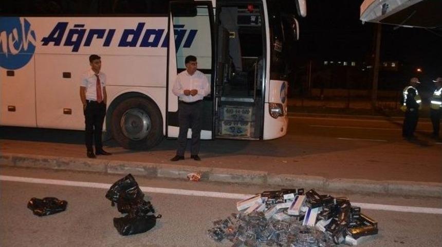 Sivas&rsquo;ta Yolcu Otob&uuml;s&uuml;nden Ka&ccedil;ak Sigara Ve Telefon &Ccedil;ıktı