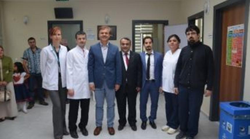 Asistan Doktorlar Hem Hizmet Veriyor, Hem Eğitim G&ouml;r&uuml;yor