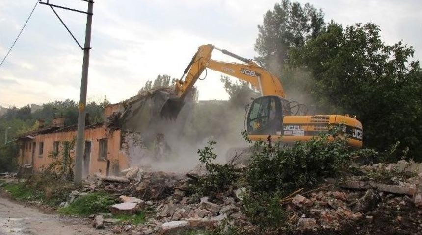 Dereevler B&ouml;lgesinde Yıkım &Ccedil;alışmaları Başladı