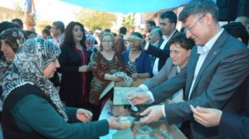 Ak Parti Milletvekilleri Aşure Dağıttı
