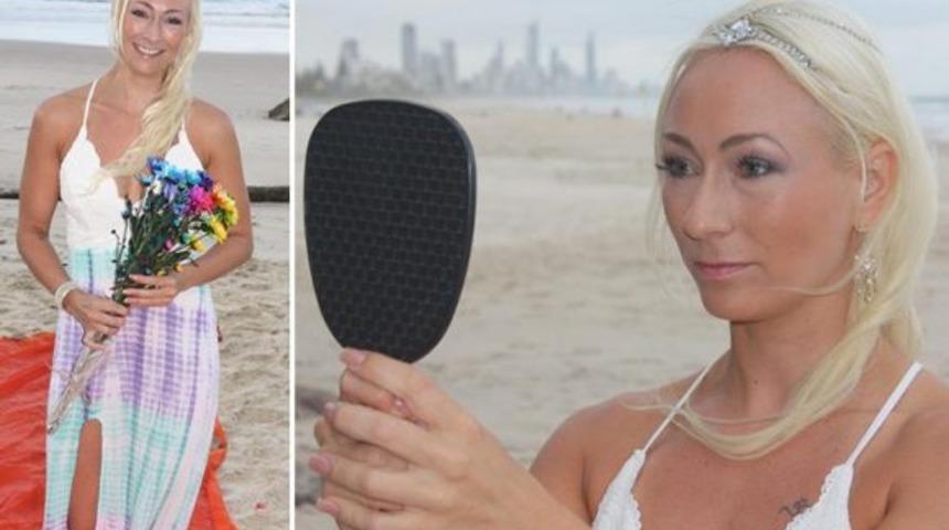 Böylesi görülmedi! 34 yaşındaki kadın kendisiyle evlendi