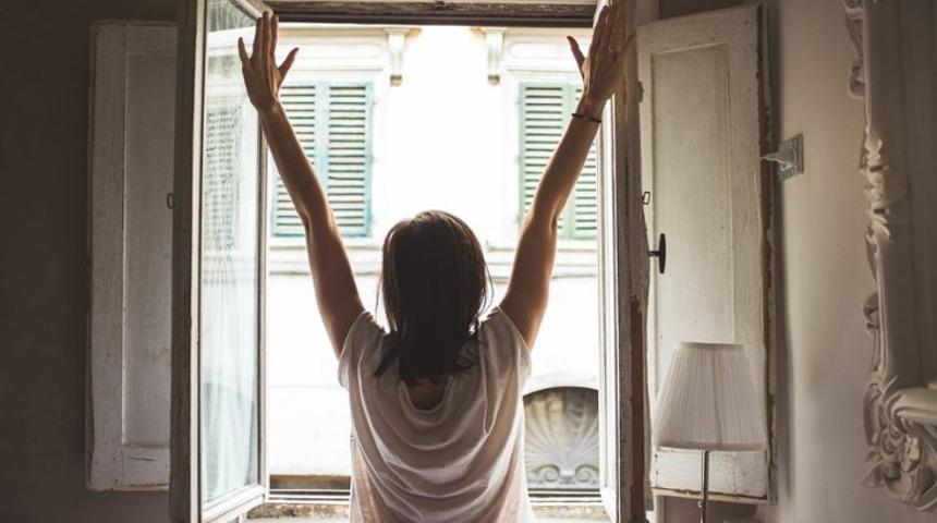 Sıcak havalarda rahat uyumak isteyenler dikkat! Çıplak uyumak serinletmiyor