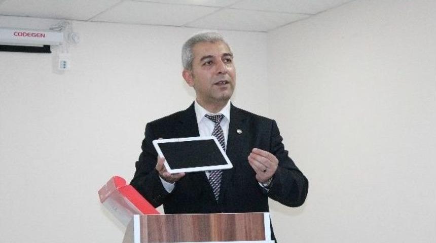 Fatih Projesi Kapsamında Niğde&rsquo;de &Ouml;ğrencilere Tablet Dağıtıldı