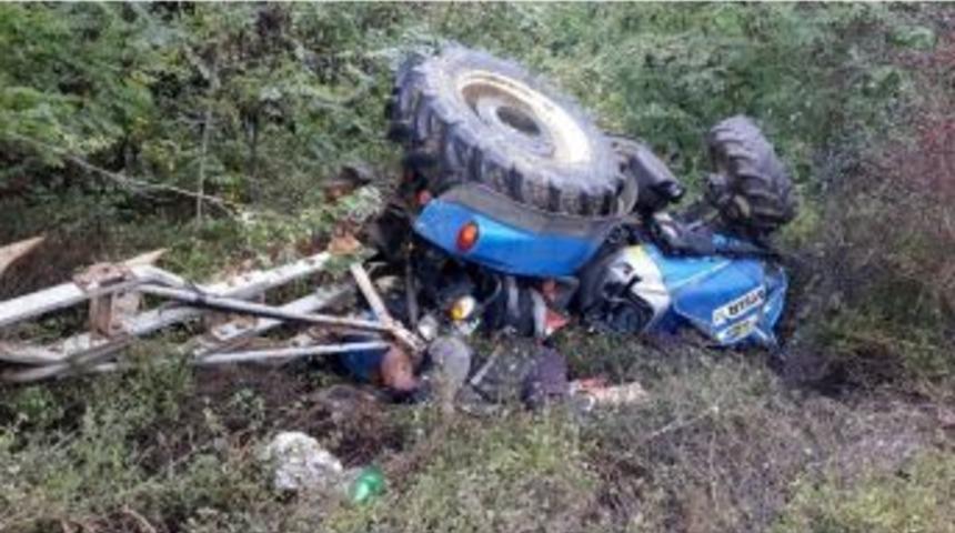 Trakt&ouml;r&uuml;n Altında Kalan Yaşlı Adamı Arkadaşları İki G&uuml;n Sonra Buldu