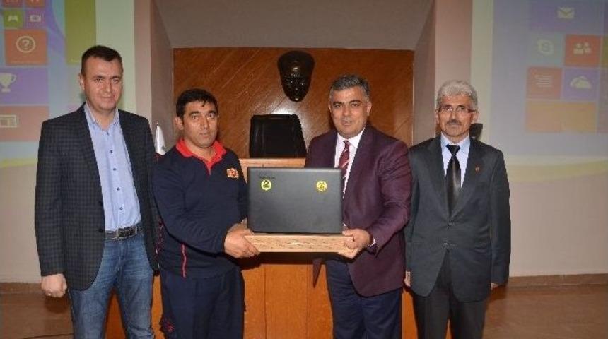 Konya&rsquo;da Muhtarlara Teknoloji Desteği
