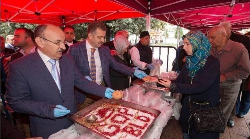 Gaziosmanpaşa&rsquo;da Binlerce Vatandaşa Aşure İkram Edildi