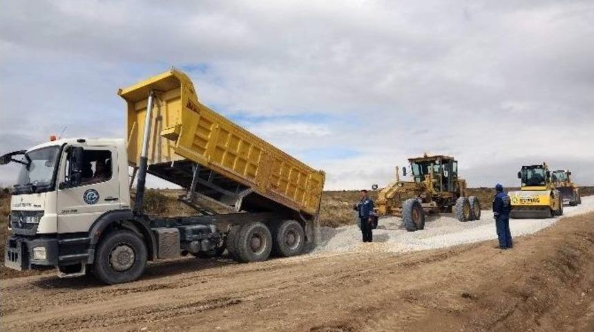 B&uuml;y&uuml;kşehir Kırsaldaki Yolları Yeniliyor