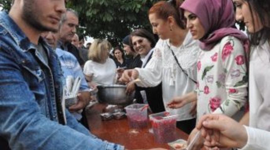 Giresun&rsquo;da Kızılay&rsquo;dan Aşure G&uuml;n&uuml; Etkinliği