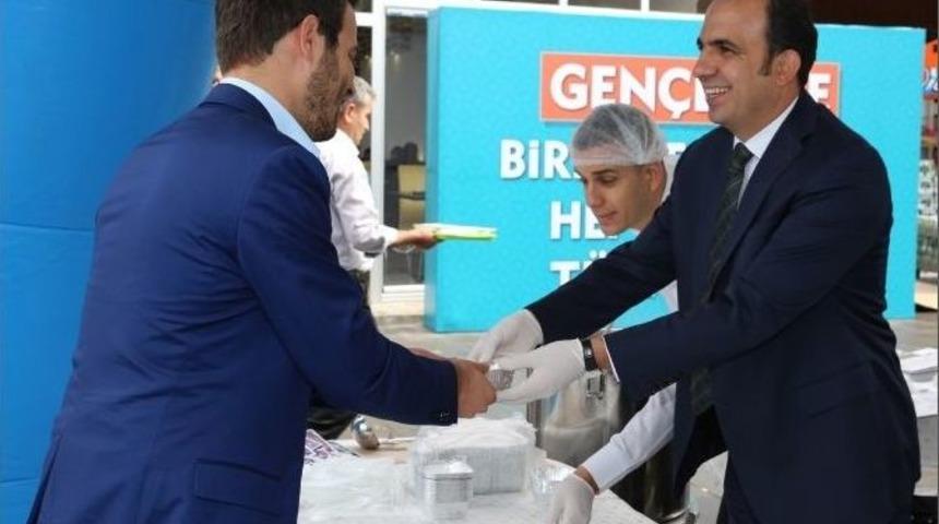 Başkan Altay&rsquo;dan &Ouml;ğrencilere Aşure İkramı