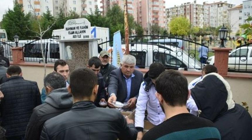 Mandalı Aşure Dağıttı