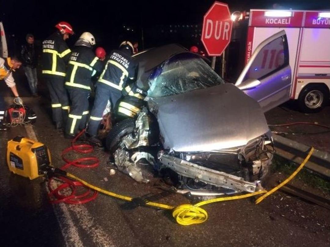 İzmit-kandıra Yolunda Feci Kaza: 1 &Ouml;l&uuml;, 2 Yaralı