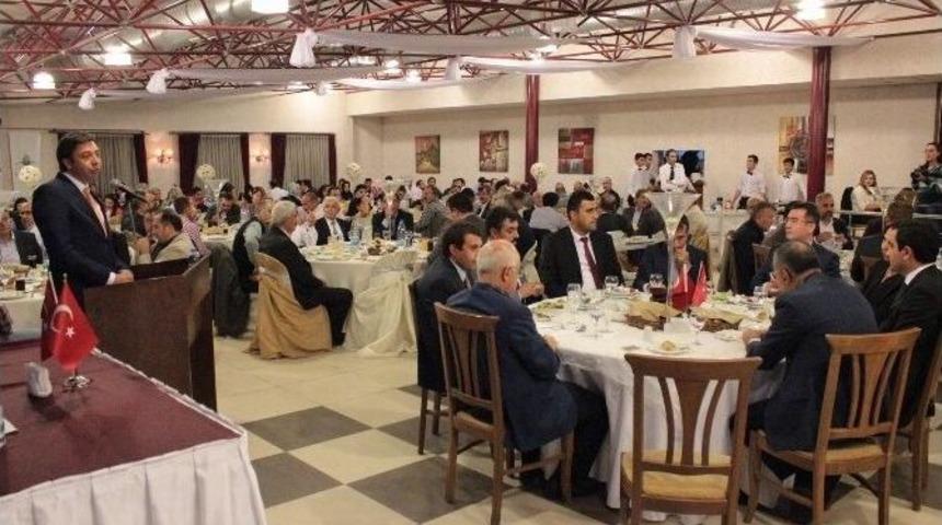 Eski Meclis Başkanı Cemil &Ccedil;i&ccedil;ek: &ldquo;yeni Parti S&ouml;ylemleri &Ccedil;eşme Başı Dedikodularıdır&rdquo;